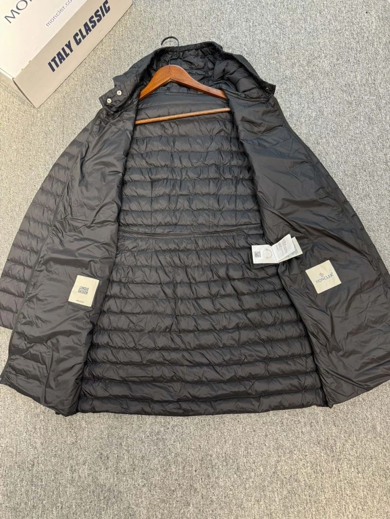Vibrant Moncler Down Jackets 144558