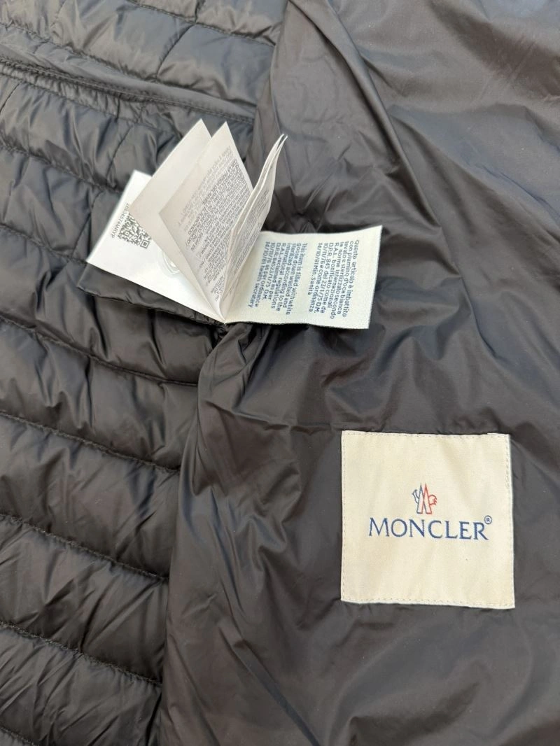 Vibrant Moncler Down Jackets 144558