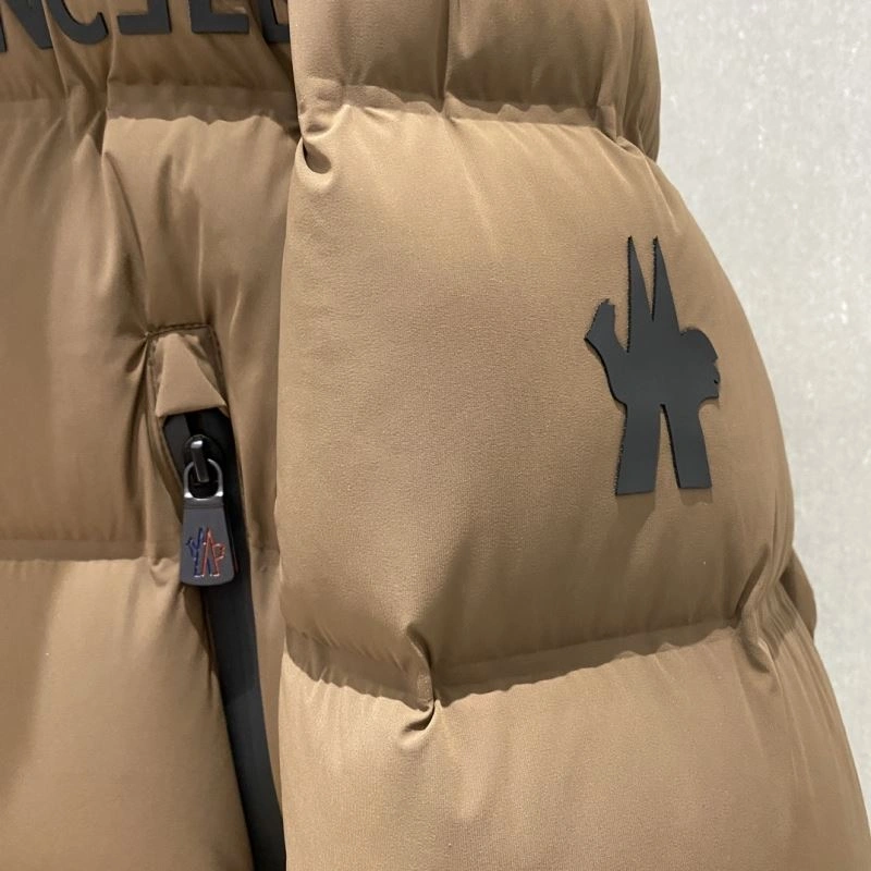 Moncler Down Jackets Sleek 144546