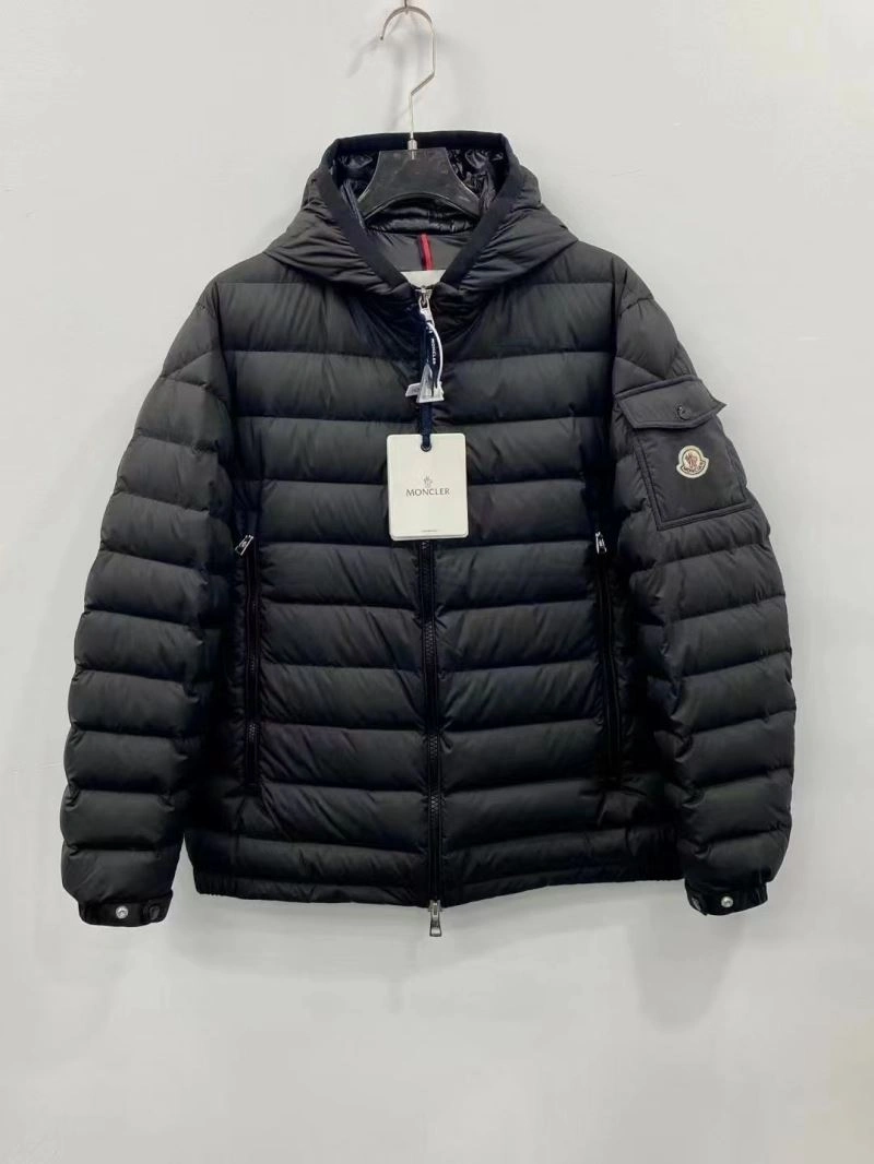Moncler Down Jackets Snug 144501
