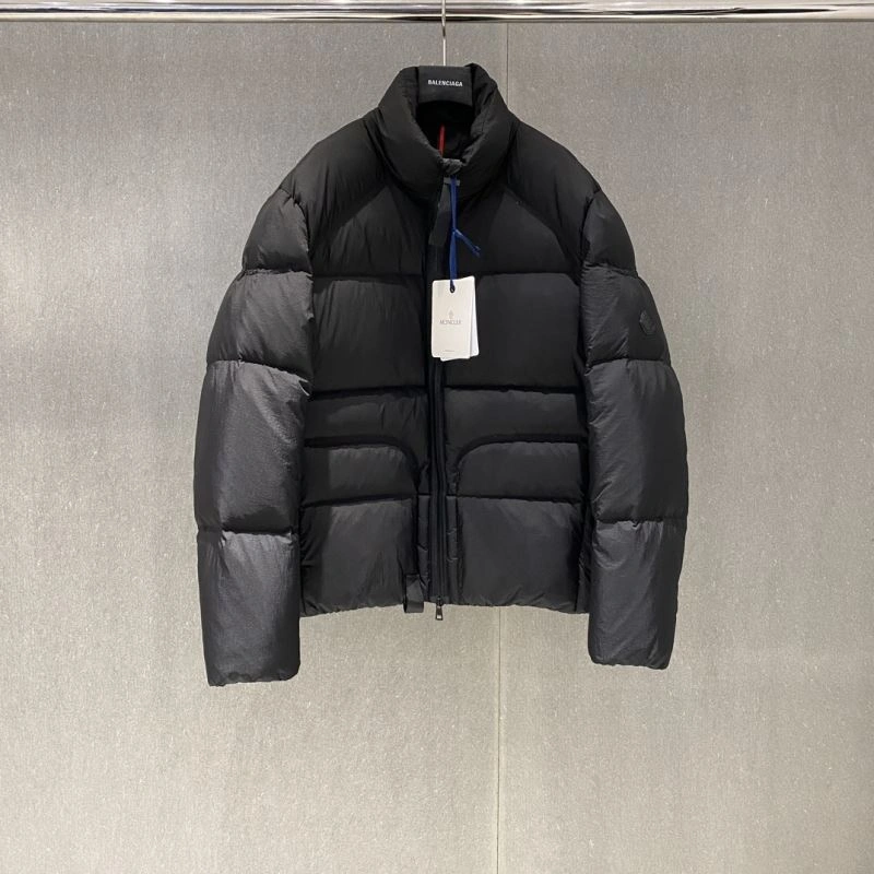 Sporty Moncler Down Jackets 144476