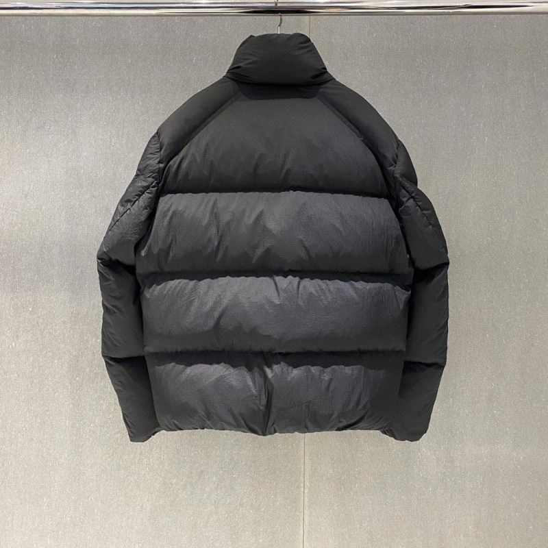 Sporty Moncler Down Jackets 144476