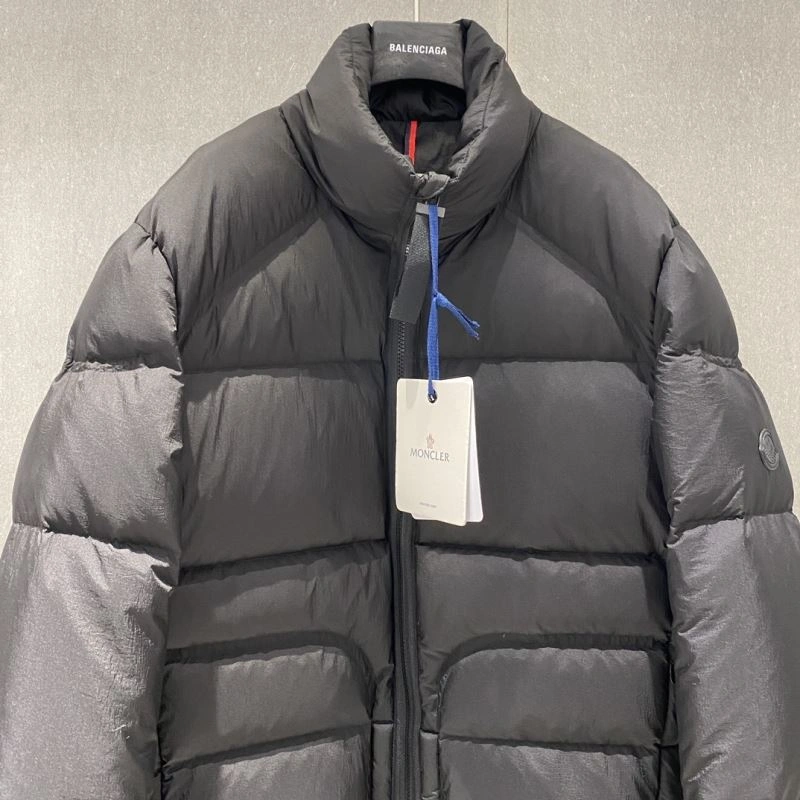 Sporty Moncler Down Jackets 144476