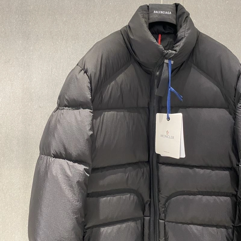 Sporty Moncler Down Jackets 144476