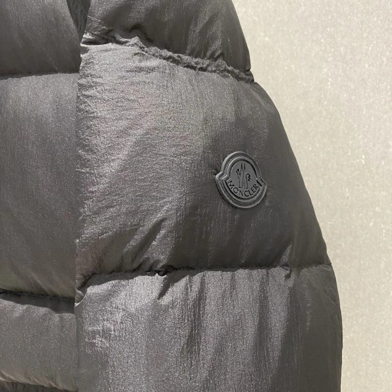 Sporty Moncler Down Jackets 144476