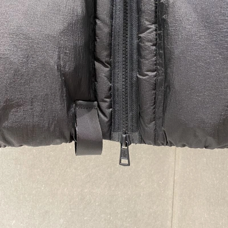 Sporty Moncler Down Jackets 144476