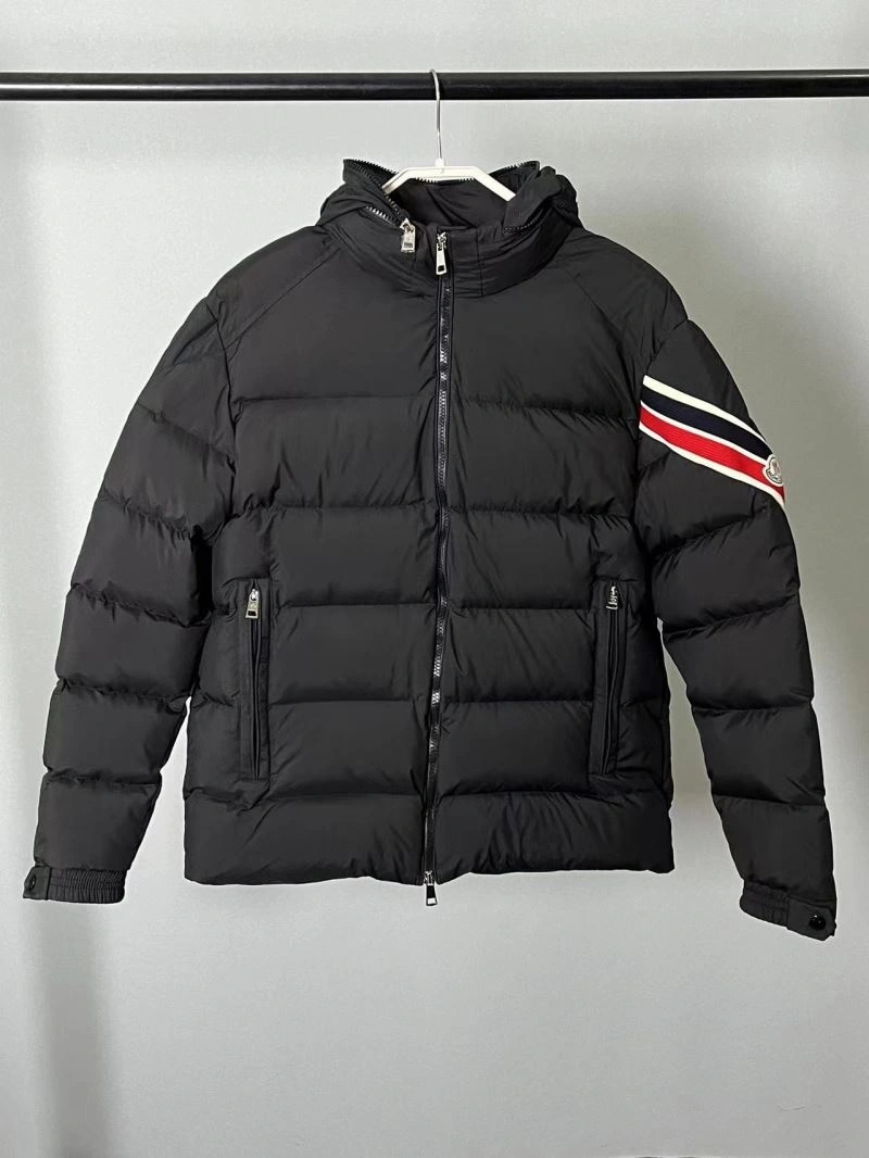 Moncler Down Jackets UrbanChic 144443