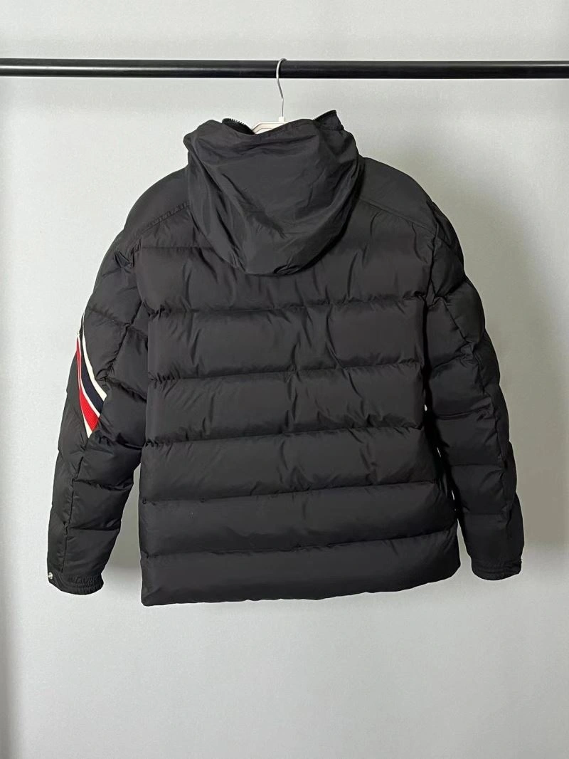 Moncler Down Jackets UrbanChic 144443