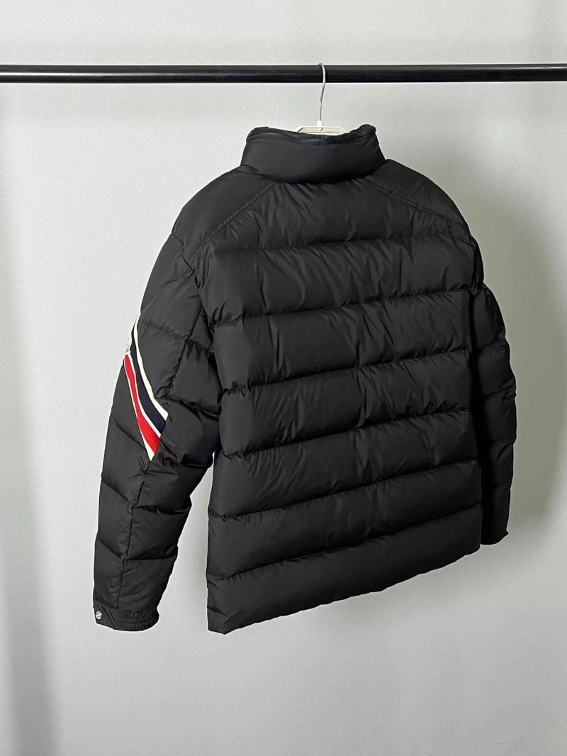 Moncler Down Jackets UrbanChic 144443