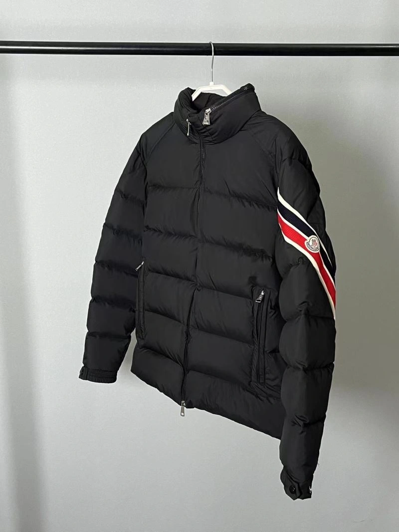 Moncler Down Jackets UrbanChic 144443