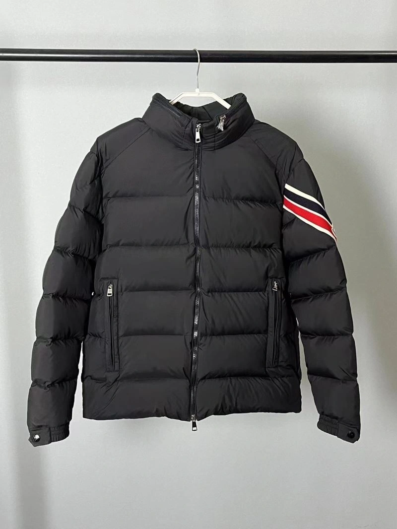 Moncler Down Jackets UrbanChic 144443