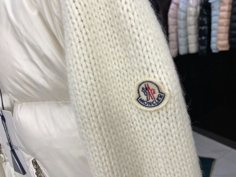 Casual Moncler Down Jackets 144436