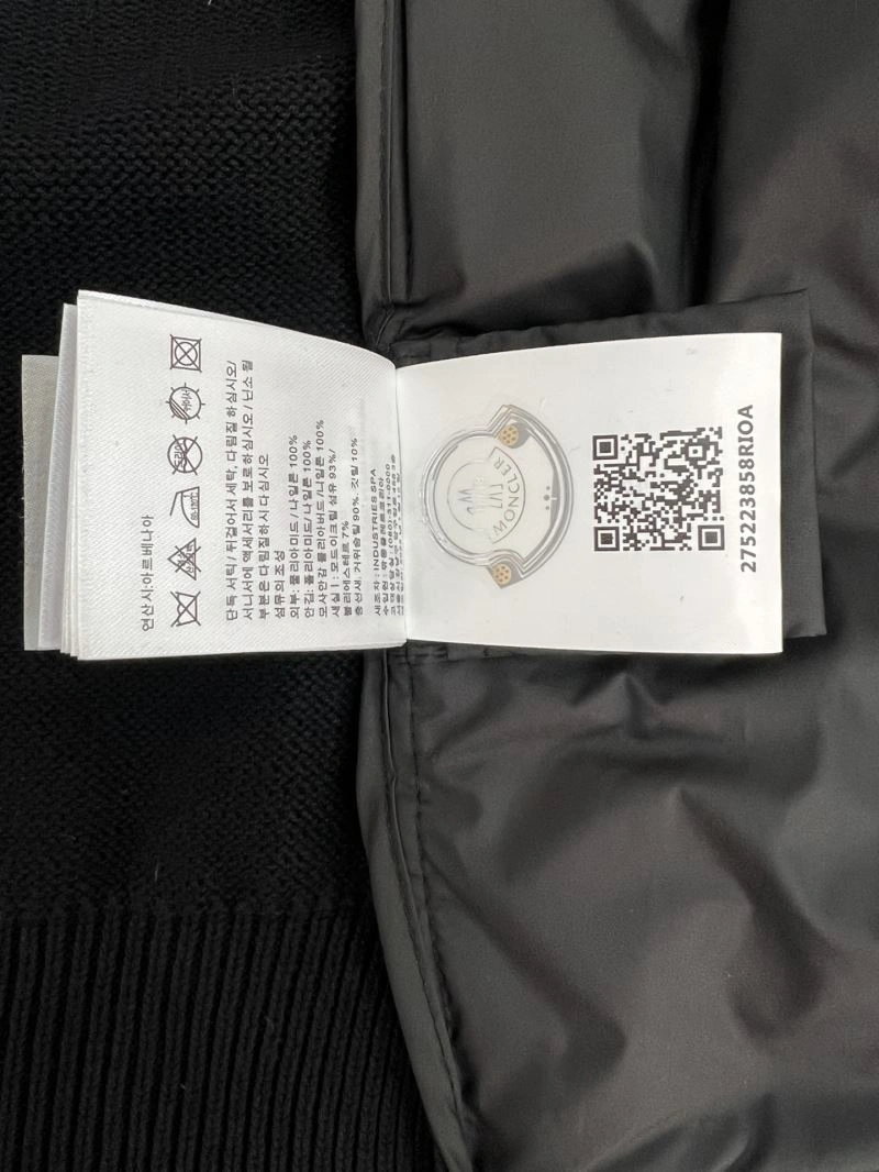 Sustainable Moncler Down Jackets 144122