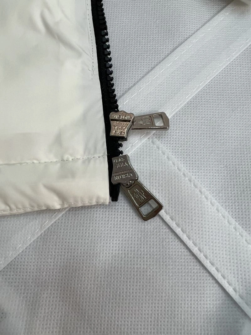 Moncler Down Jackets Durable 144111