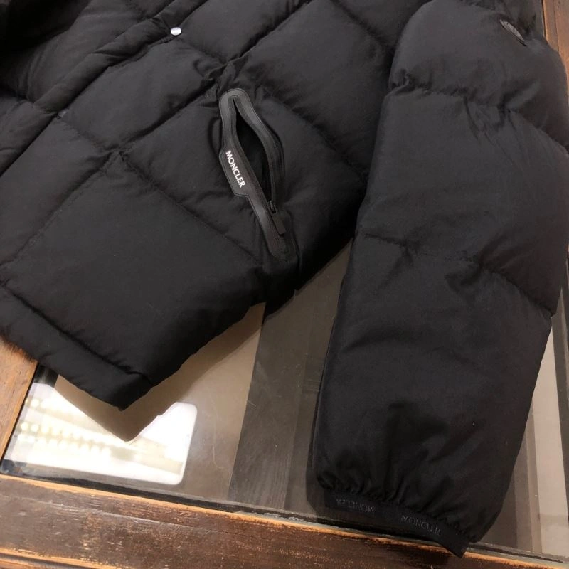 Durable Moncler Down Jackets 144104