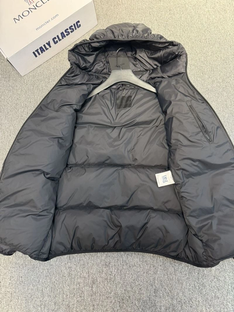 Moncler Down Jackets WellDesigned 144088