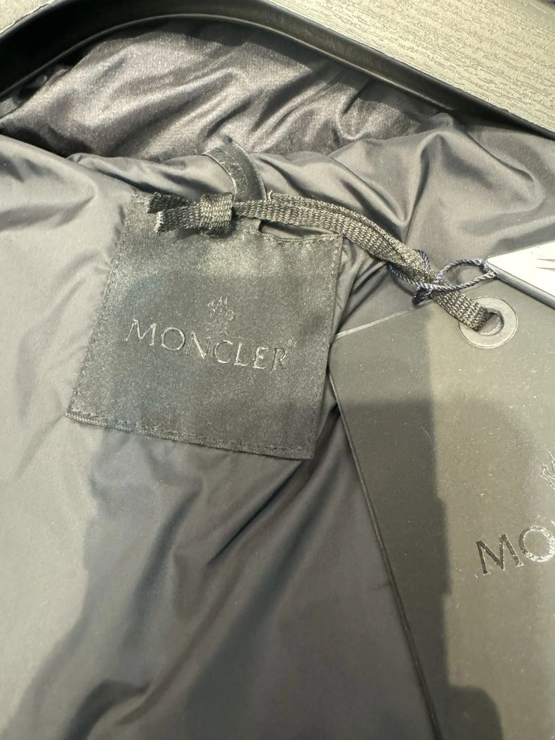 Moncler Down Jackets WellDesigned 144088