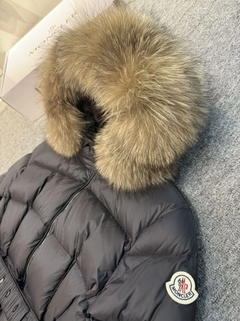 Moncler Down Jackets Sleek 144087