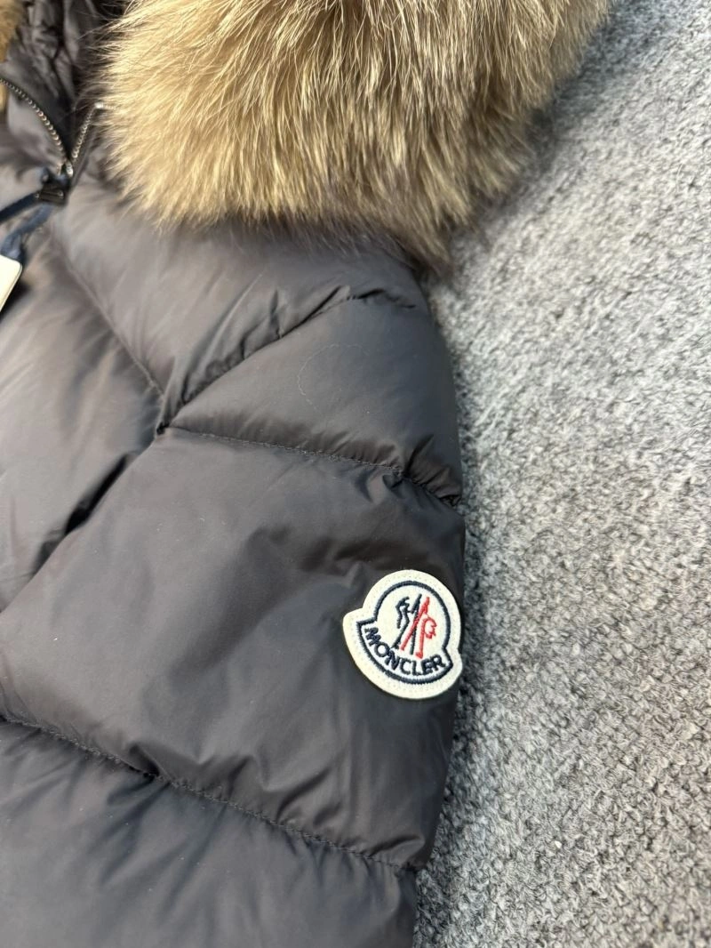 Moncler Down Jackets Supportive 144086