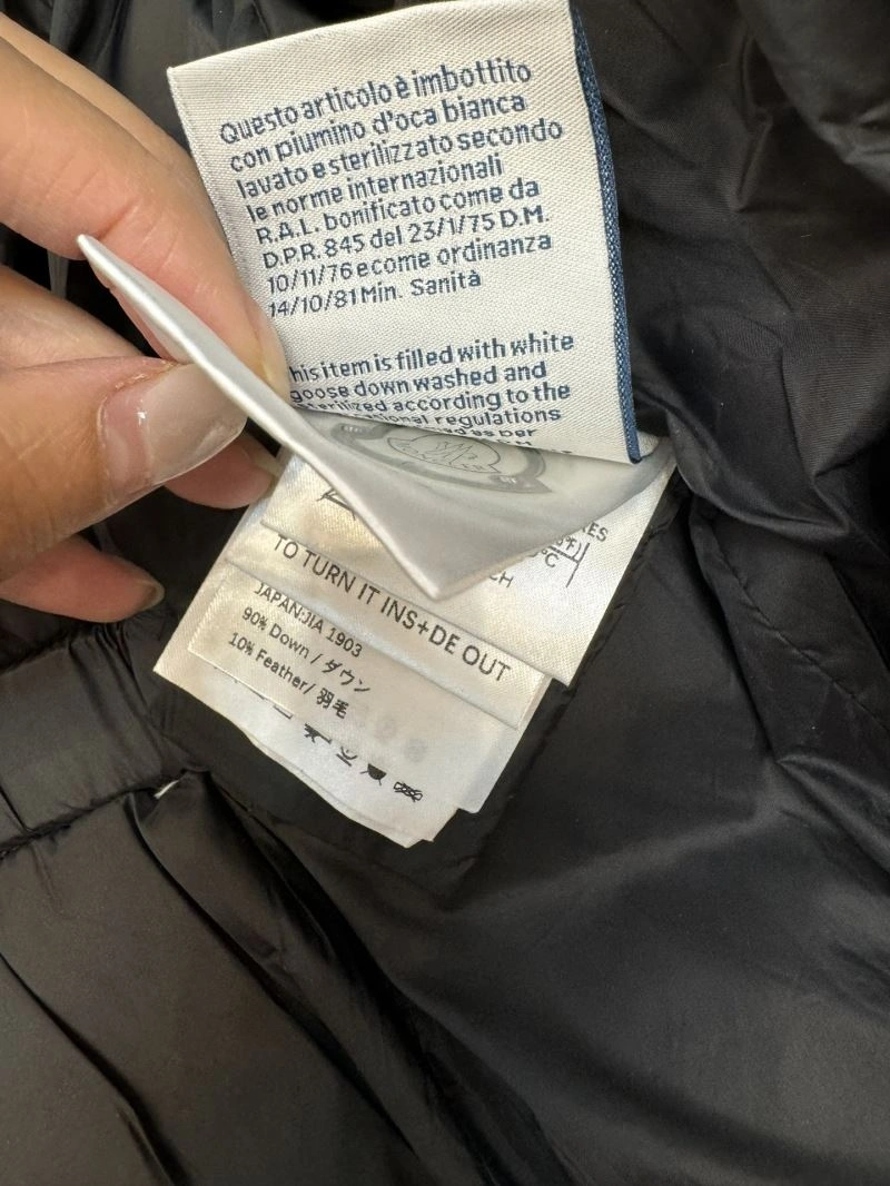 Moncler Down Jackets Supportive 144086