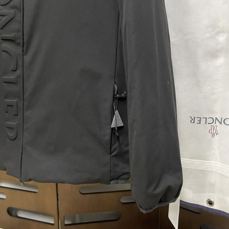 Moncler Down Jackets UrbanStyle 144070