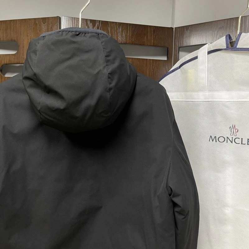 Moncler Down Jackets UrbanStyle 144070