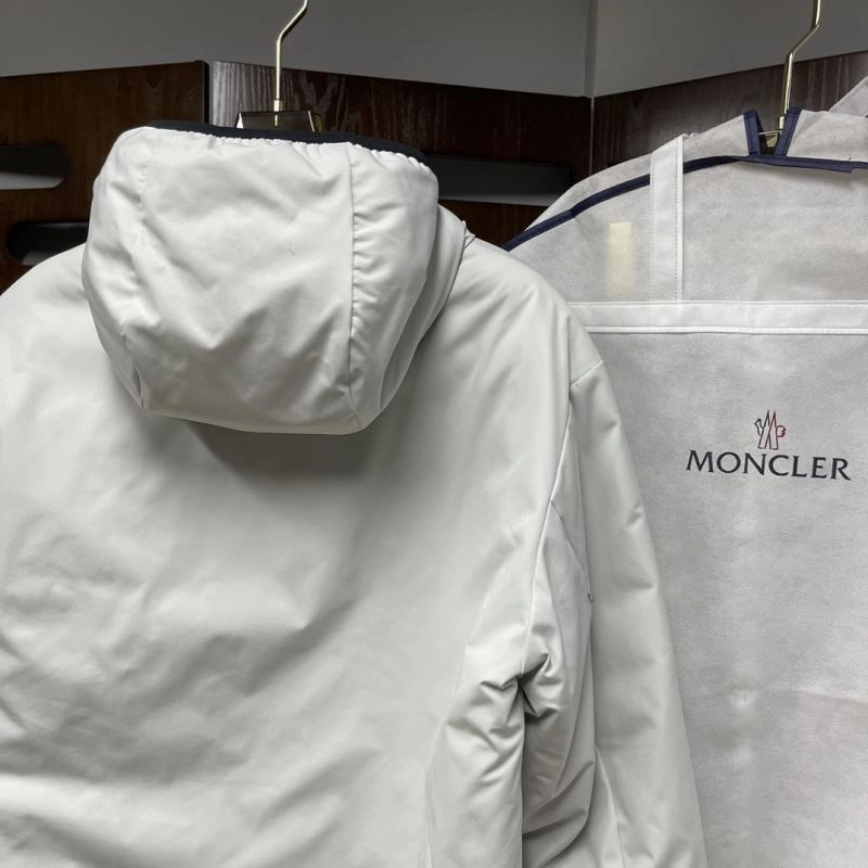 Moncler Down Jackets Bright 144067