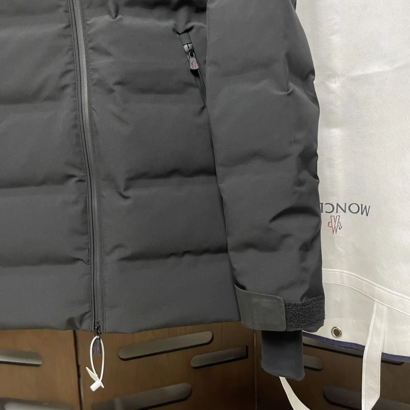 Moncler Down Jackets Practical 144047