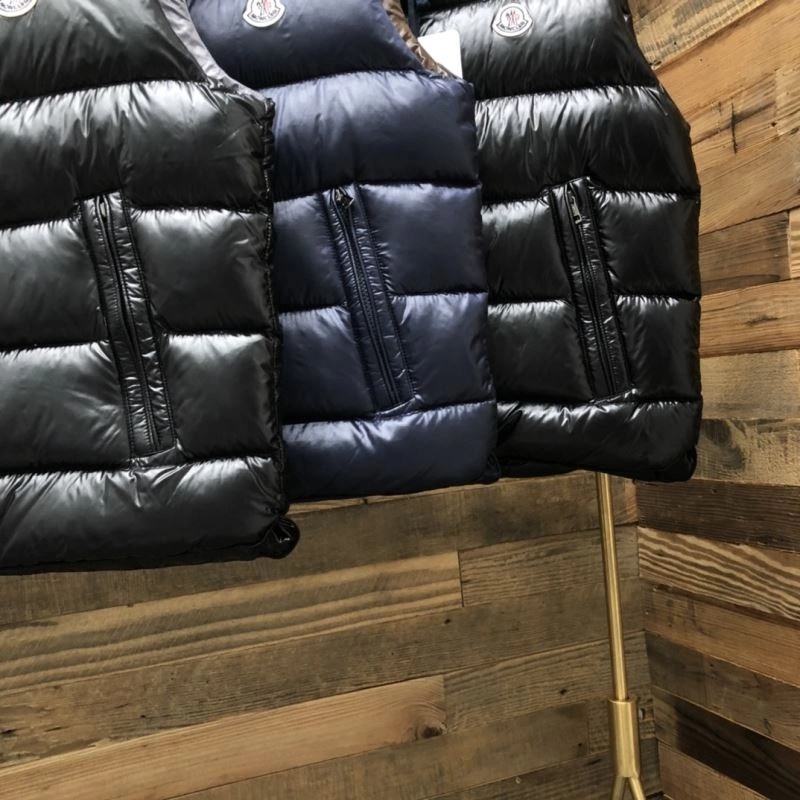 Moncler Down Jackets Elegant 144040
