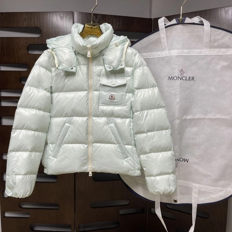 Moncler Down Jackets Snug 144037