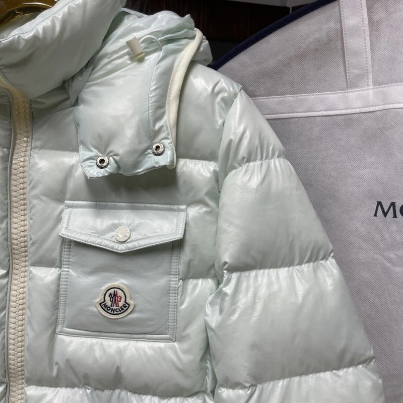 Moncler Down Jackets Snug 144037