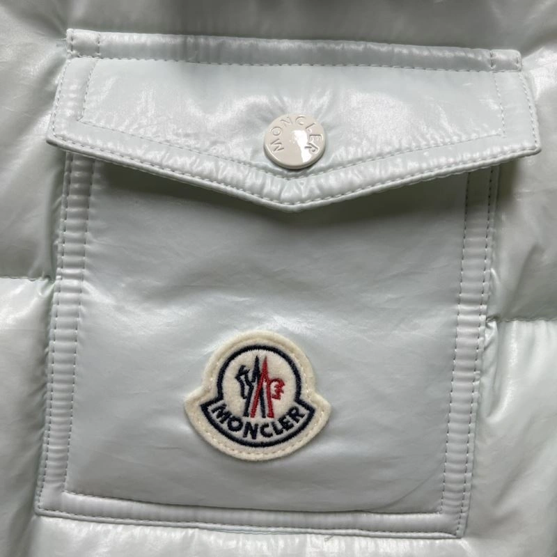 Moncler Down Jackets Snug 144037