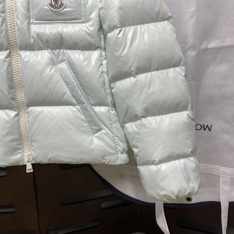 Moncler Down Jackets Snug 144037