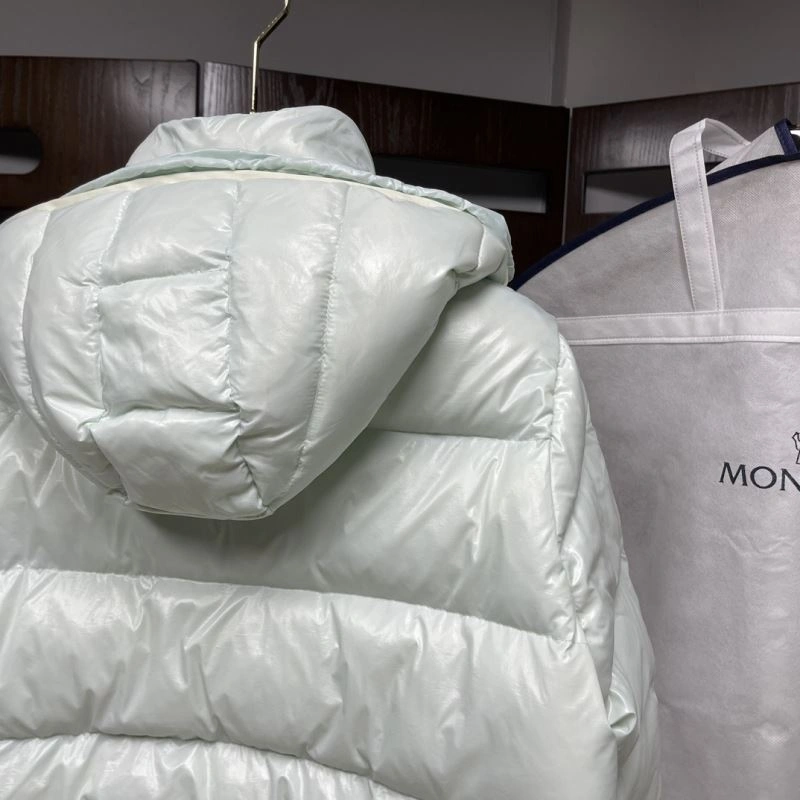 Moncler Down Jackets Snug 144037
