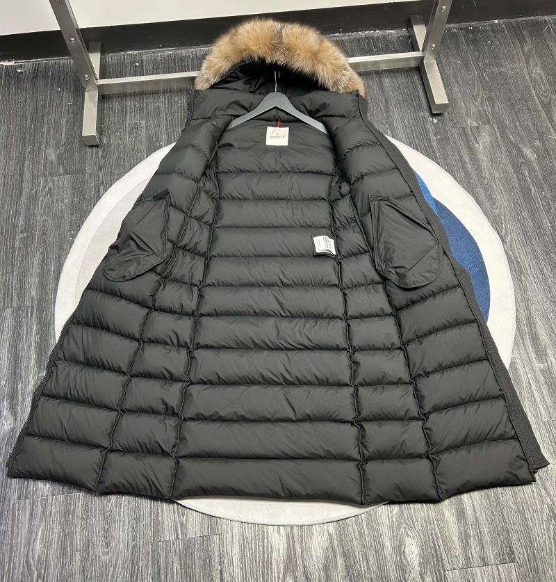 Moncler Down Jackets Durable 144033