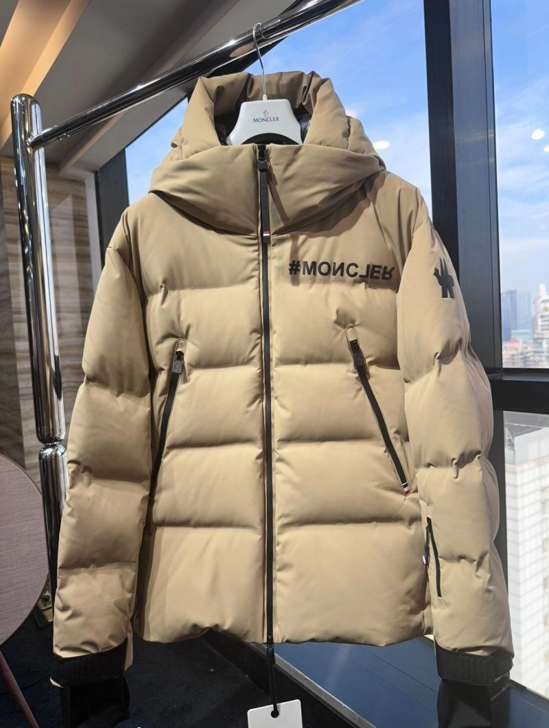 Moncler Down Jackets Fashionable 144025