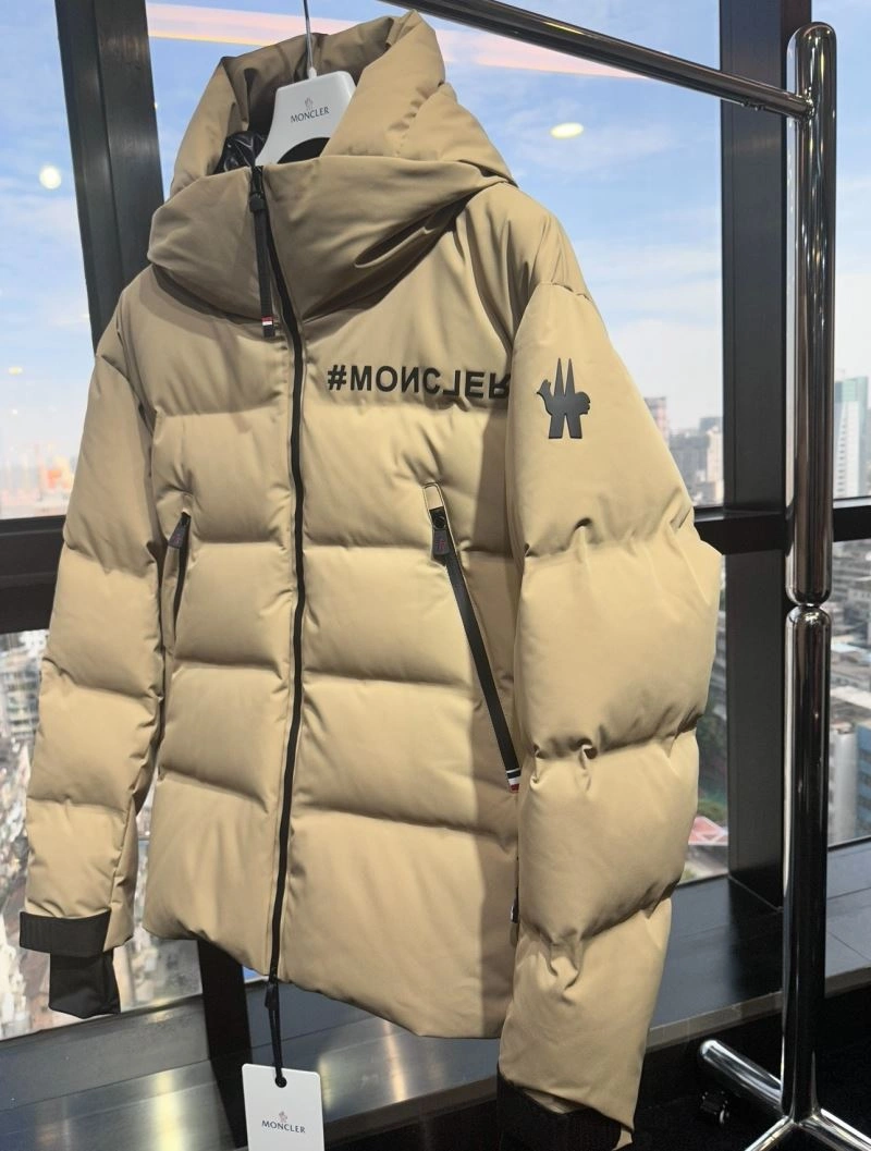 Moncler Down Jackets Fashionable 144025