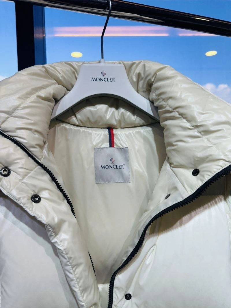 Moncler Down Jackets Seasonal 144030