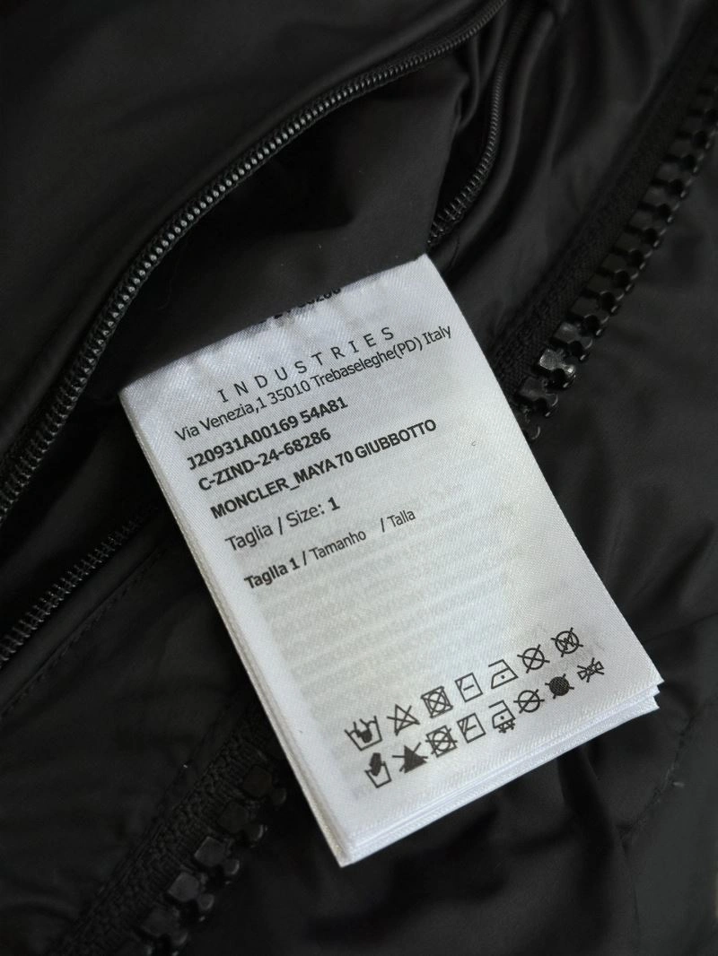 Moncler Down Jackets Trendsetting 144002