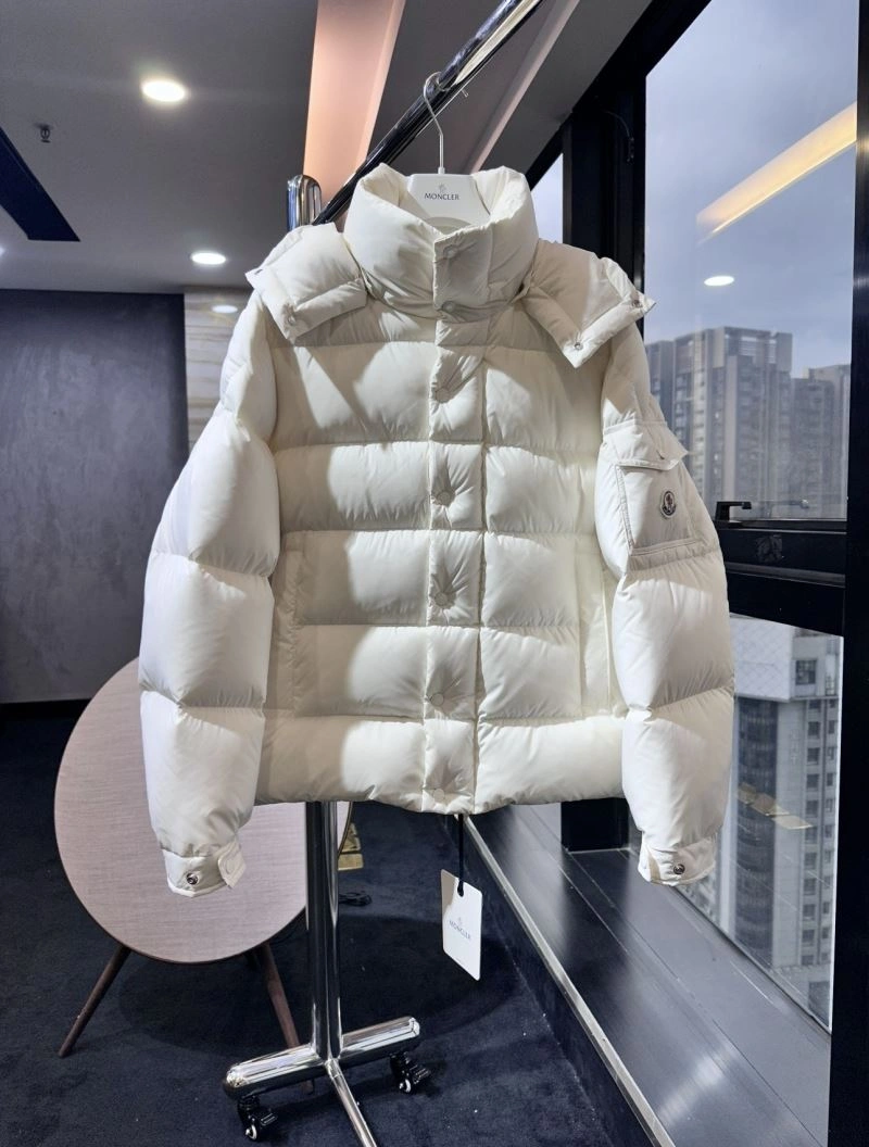 Moncler Down Jackets Versatile 144020