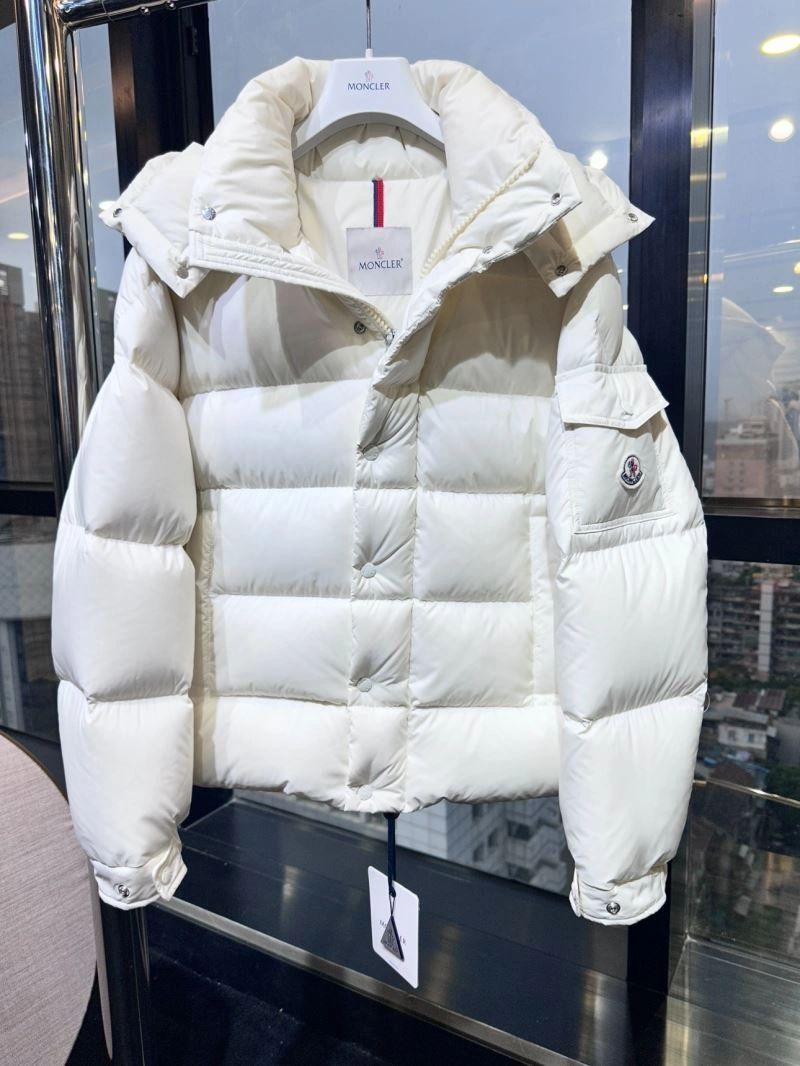 Moncler Down Jackets Versatile 144020