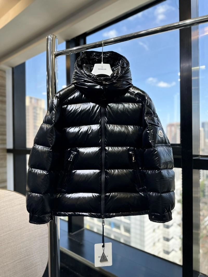 EyeCatching Moncler Down Jackets 143991