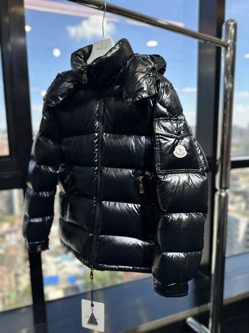 EyeCatching Moncler Down Jackets 143991
