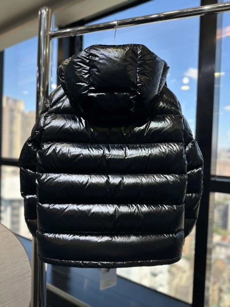 EyeCatching Moncler Down Jackets 143991