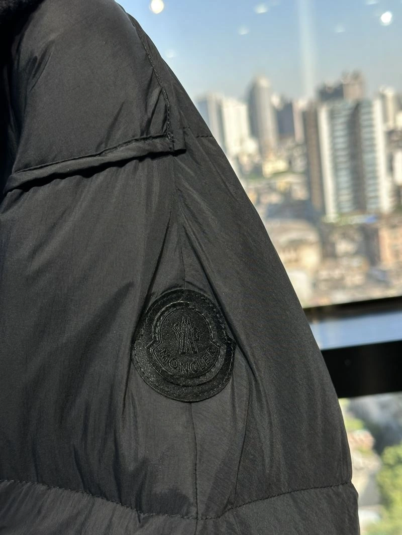 Moncler Down Jackets Durable 143985
