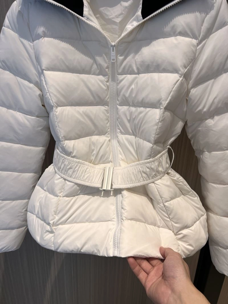 EyeCatching Moncler Down Jackets 143976
