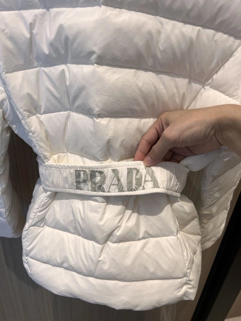EyeCatching Moncler Down Jackets 143976