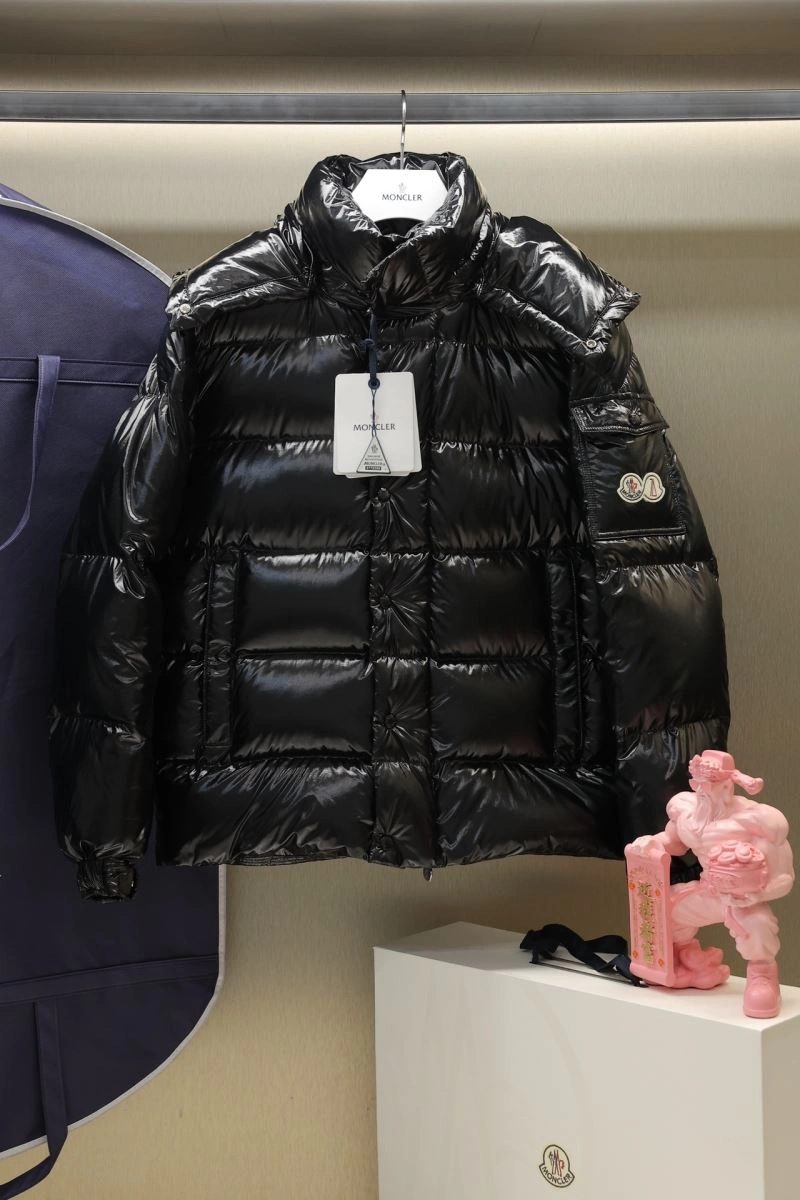 Fashionable Moncler Down Jackets 143951