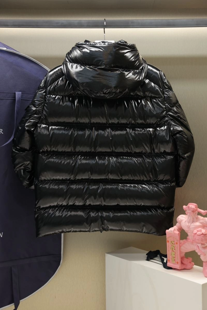 Fashionable Moncler Down Jackets 143951