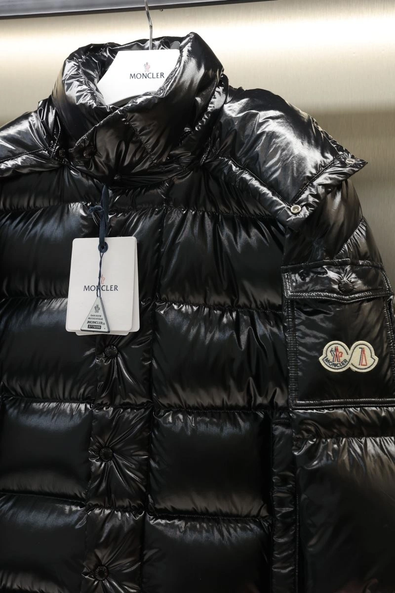 Fashionable Moncler Down Jackets 143951